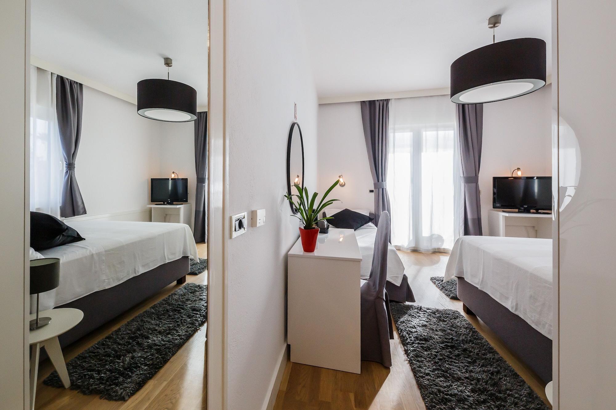 Hotel Villa Zarko Kastel Stari Bagian luar foto