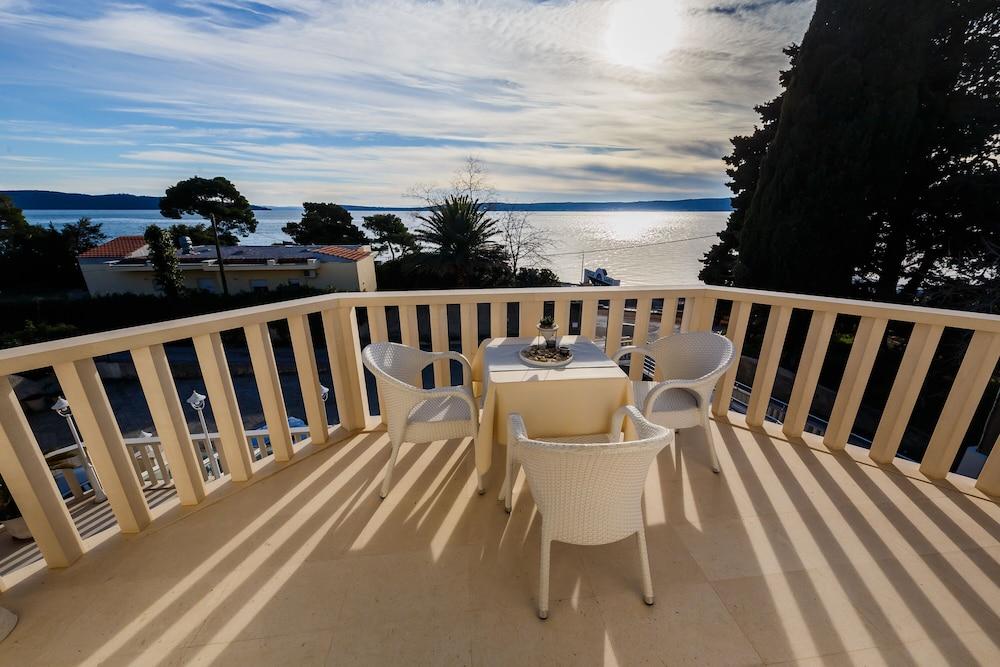 Hotel Villa Zarko Kastel Stari Bagian luar foto