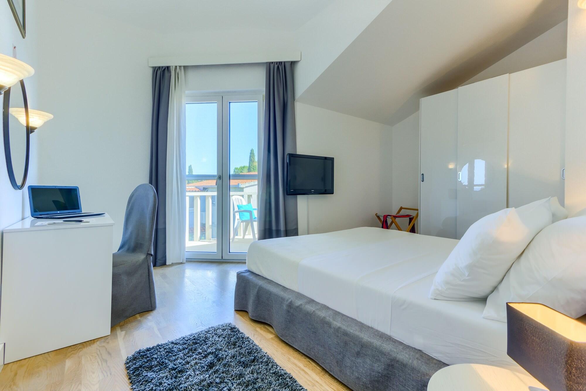 Hotel Villa Zarko Kastel Stari Bagian luar foto